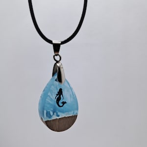 Mermaid necklace made of wood and epoxy resin, wood resin necklace, epoxy, gift for girlfriend, gift for anniversary, pendant for sea lady