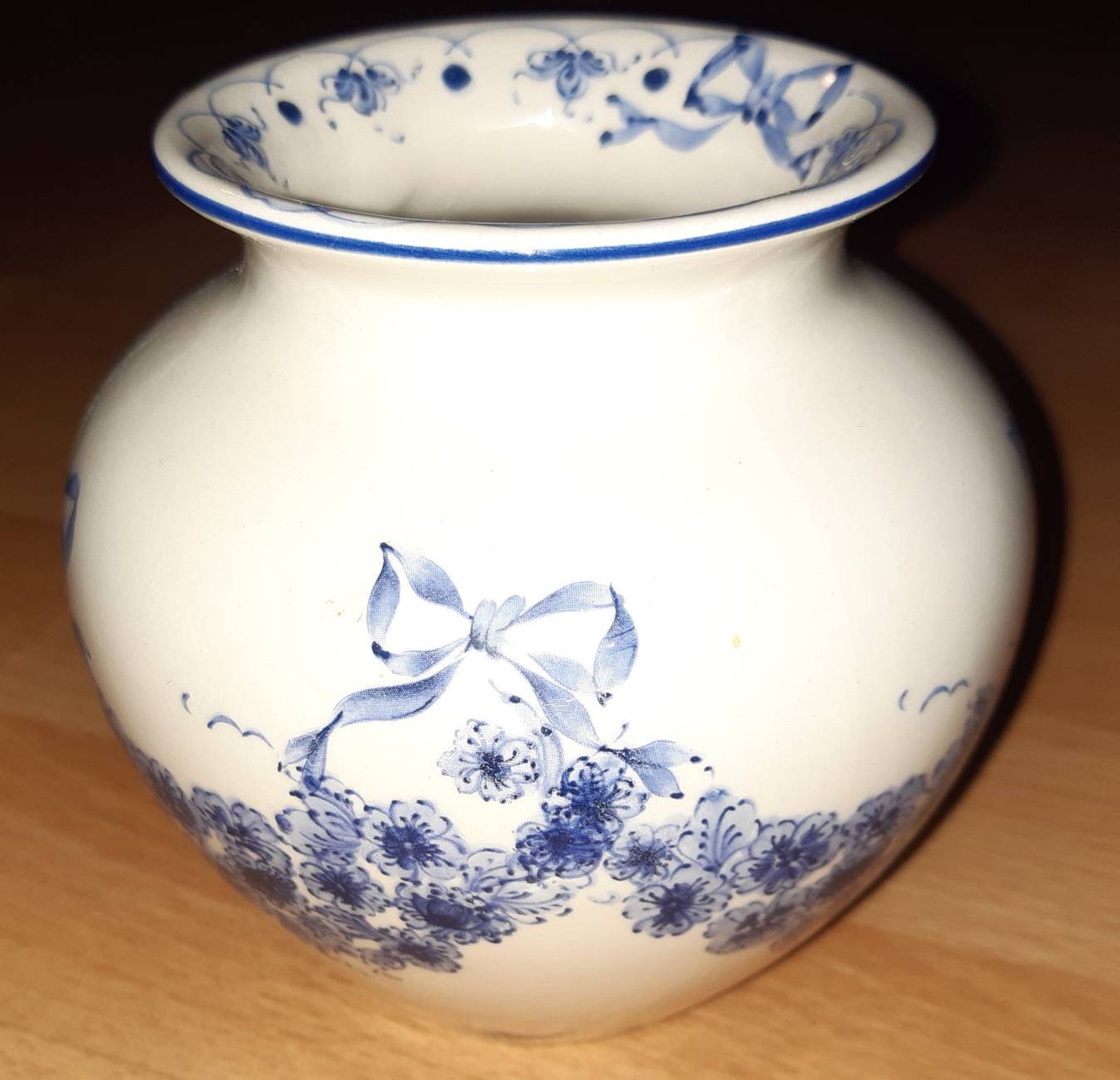 Sia collection blue garland porcelain bulb vase blue & white Etsy