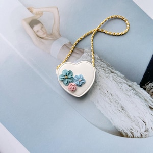 Miniatur Geldbörse für Puppen 1/6 "Blaue Blumen , Tasche, Tasche, Handtasche für Blythe, Momoko, NF, FR, Poppy Parker."
