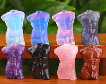 Pode incluir: Oito pequenas figuras de torso esculpidas em pedras preciosas. As figuras são de várias cores, incluindo roxo, azul, rosa, preto, marrom e branco.