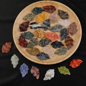 Kristallblatt-Anhänger geschnitzte Mini Edelstein-Charme-Großverkauf DIY Kristalle Blätter Perlen Schmuck machen Liefert Bohren Löcher auf der Oberseite