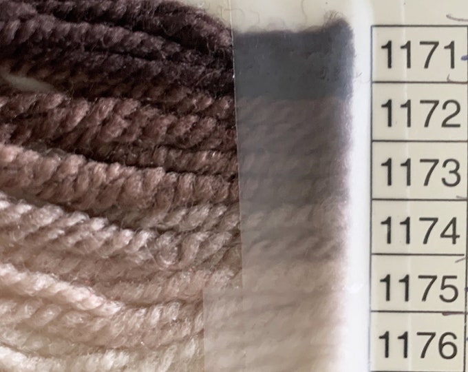 WAV - 1172-Closest to Paternayan 470-472 Waverly (by Brown Sheep)