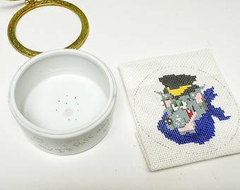 JULIA-LC29 with China round/ jewelry boxbox and lid (see Pics)