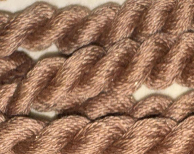 WALNUT - 250 - SILK & IVORY