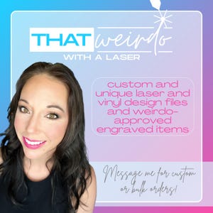 Peut inclure: Image d'une femme souriante aux cheveux foncés. Le texte comprend "THAT weirdo WITH A LASER" et "custom and unique laser and vinyl design files and weirdo-approved engraved items."