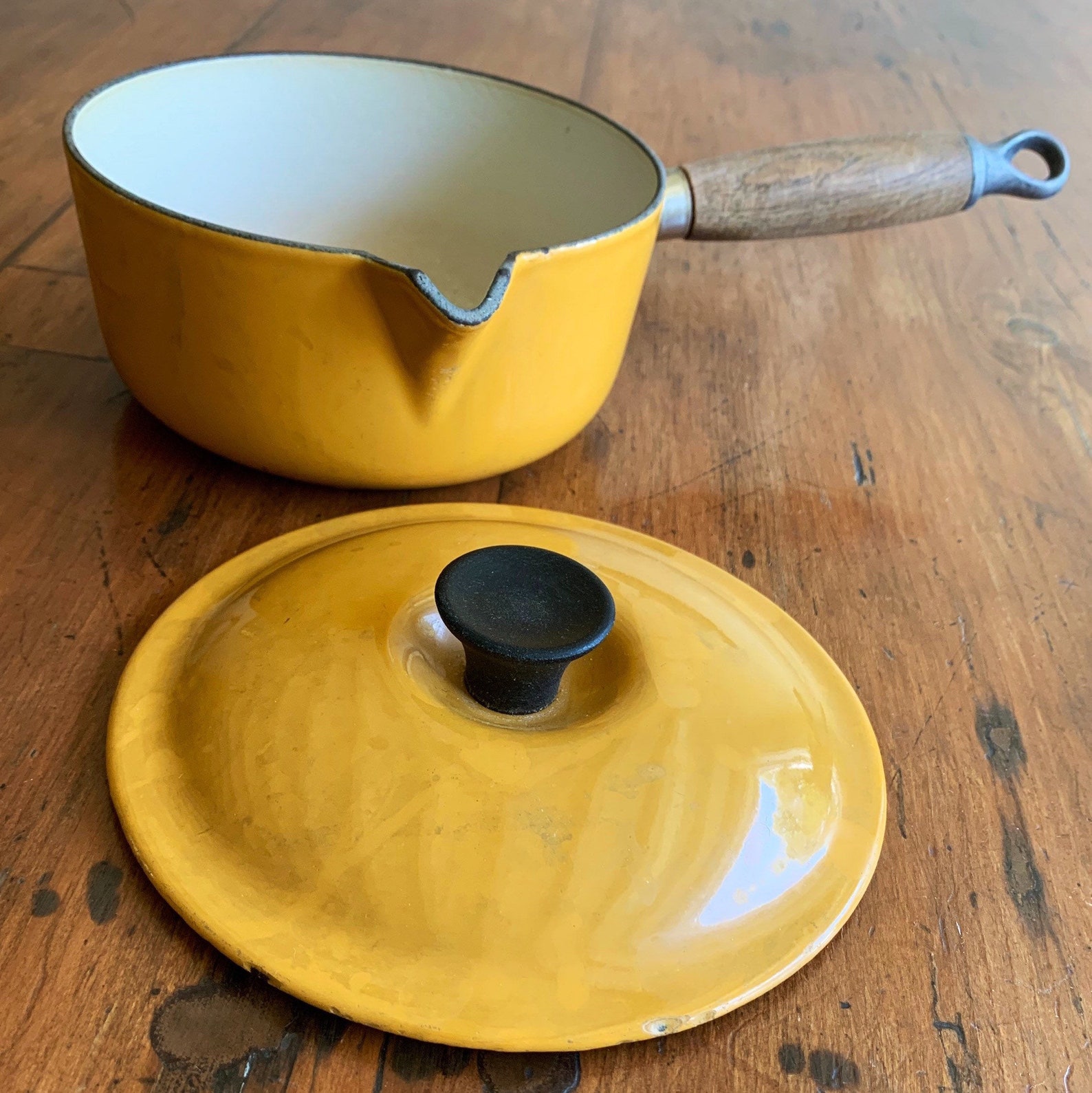 Le Creuset Saffron Yellow 16 Saucepan Enameled Cast Iron Teak Etsy