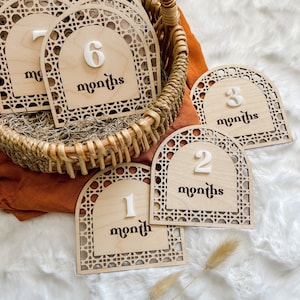 Marqueurs d'étape en rotin bébé | Jalon mensuel bohème | Jalons bébé en bois | Accessoire photo mensuel pour bébé | Déco bohème pour chambre de bébé
