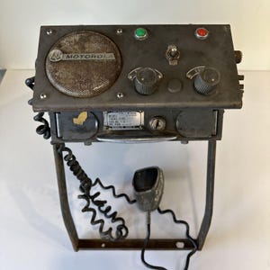 Vintage Motorola Tube Base Station Transceiver Model D43GGV