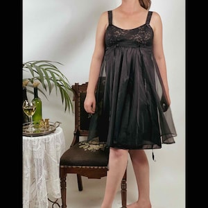 1960’s Baby Doll Nightie with Lace & Ribbons by Vanity Fair | Sz Medium | See description