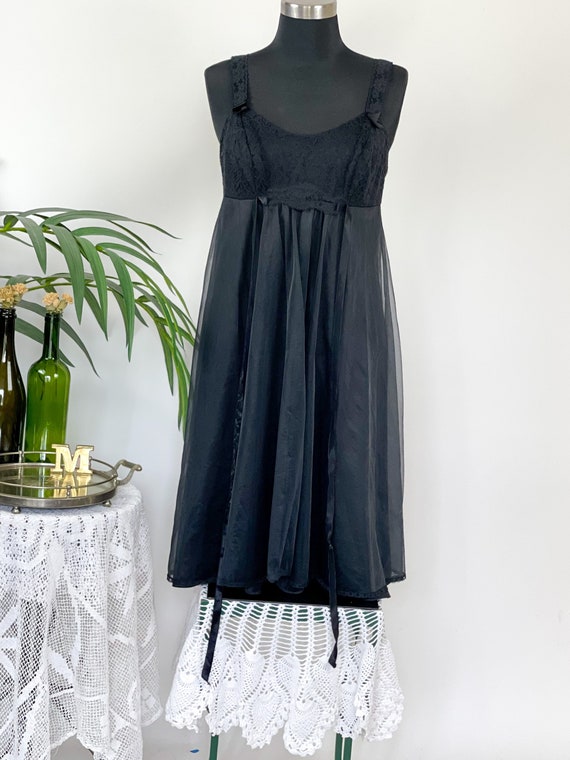 1960’s Baby Doll Nightie with Lace & Ribbons by Vanit… Gem