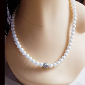 White pearl necklace with crystal pearl, white pearl necklace, elegant pearl necklace, festive pearl necklace, pearl necklace for wedding, white necklace