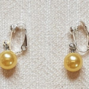 Clip-on earrings with golden yellow or black pearls, retro earrings, clip-on pearls, without hole, small pearl earrings, with silicone clip padding