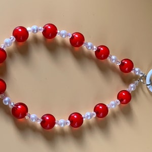 Handmade mobile phone chain, red and white beads, short mobile phone chain, red and white mobile phone strap, short mobile phone strap, red and white mobile phone charm, mobile phone accessory