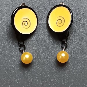 Yellow-black ear clips, modern earrings, earrings for the modern woman, ear clips with pearl, unique ear clips, with silicone clip padding