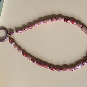 Mobile phone chain made of wood, wooden bead mobile phone chain, short mobile phone chain, mobile phone strap made of wooden beads, short mobile phone strap, colorful mobile phone chain, accessory for mobile phone