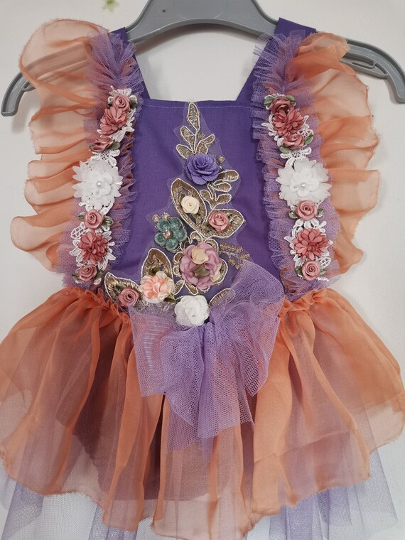 Belle tenue violette pour une fille avec des accessoires orange Etsy France