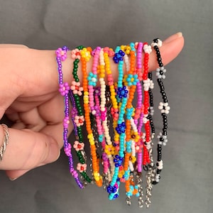 Y2K Beaded Flower Bracelet | Handmade Bracelet | Daisy Chain Bracelet | Customizable Bracelet | Trendy Flower Bracelet | Bohemian Gift