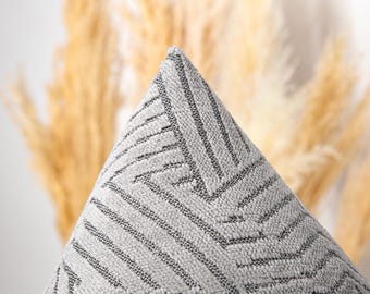 Funda de almohada con textura geométrica plateada / Tela suave y duradera en gris plateado