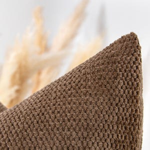 Bruine boho-kussensloop met textuur | Zachte, gestippelde geweven stof - alle maten
