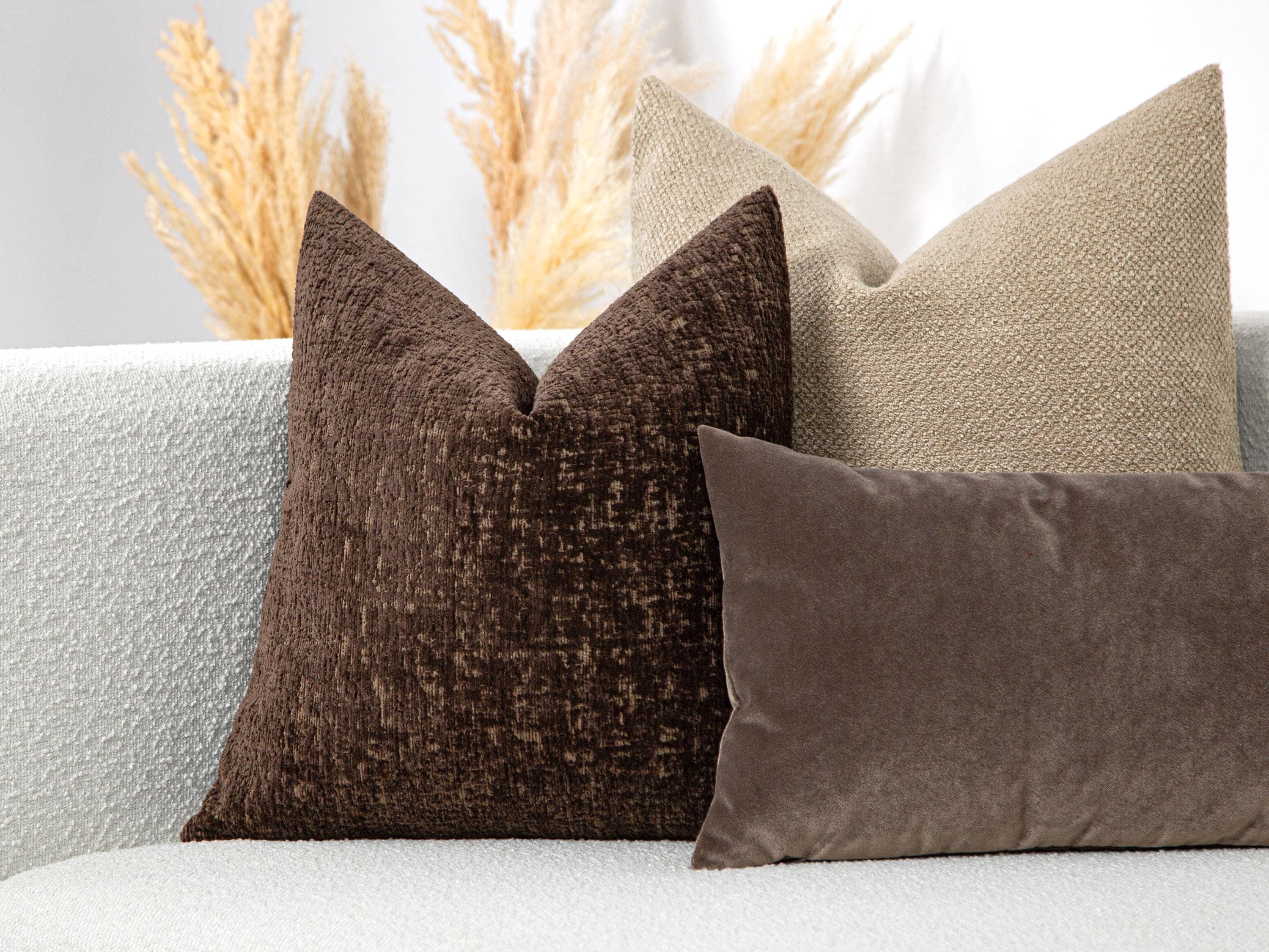 Dark Brown Cozy & Textured Throw Pill...