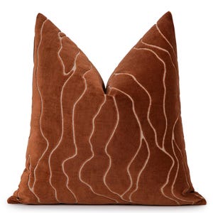 Funda de almohada de terciopelo abstracto de terracota / Cojín texturizado moderno