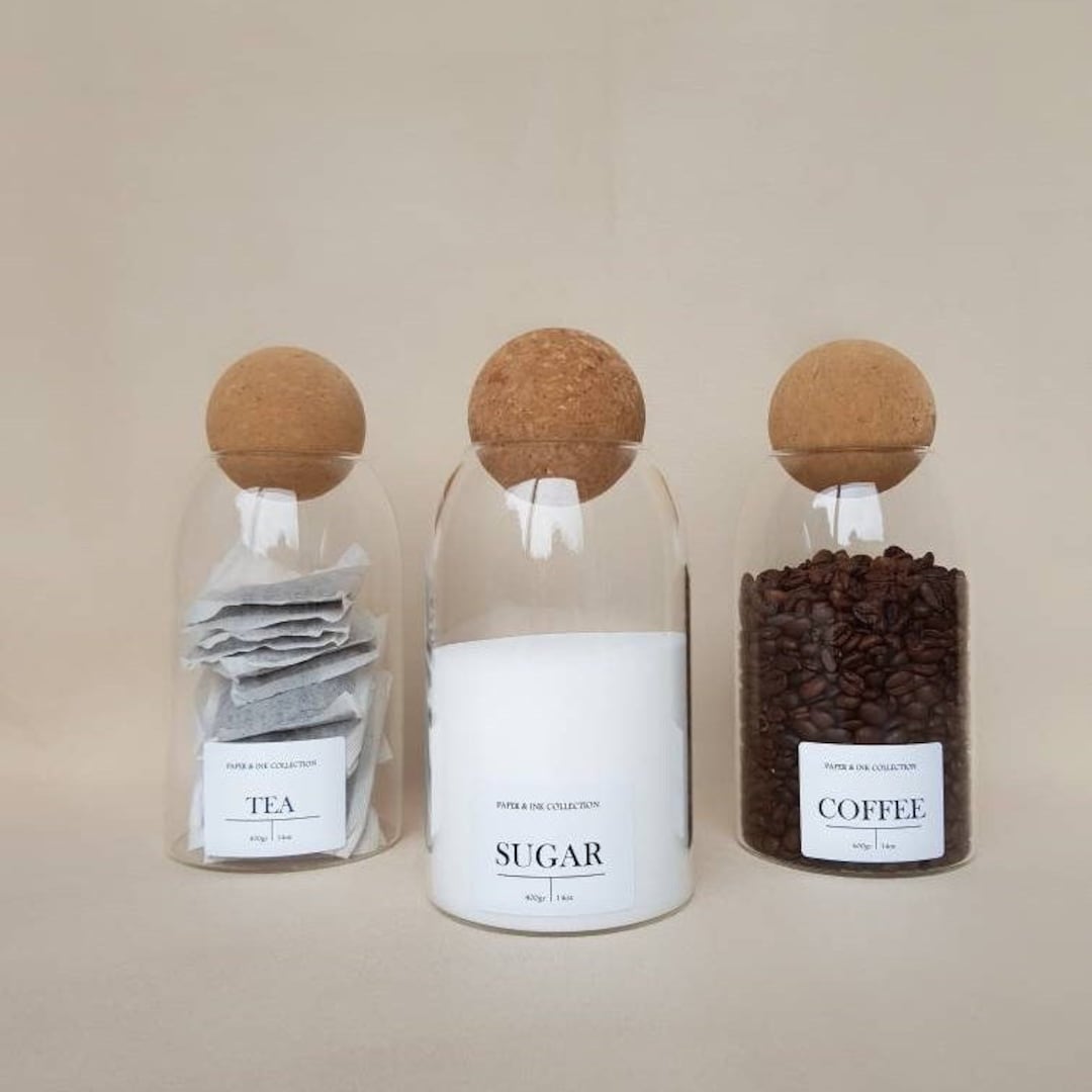 SUMTree Confezione da 30 bottiglie in plastica trasparente per arte della sabbia da 141,7 g, con tappo in sughero, contenitori con 5 mini imbuti per fai da te, oli essenziali, decorazioni per