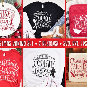 Pode incluir: Um conjunto de panificação de Natal com seis designs, incluindo um enfeite branco, camisetas pretas e vermelhas, uma luva de forno vermelha e uma caneca branca. Os designs apresentam frases e gráficos com tema de panificação em branco.