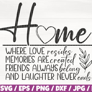 Peut inclure: Conception graphique en noir et blanc avec le mot "Home" dans une police de caractères stylisée. Le mot "Home" est entouré d'un cœur et d'une petite branche feuillue. Le texte ci-dessous indique "Where love resides, memories are created, friends always belong, and laughter never ends."