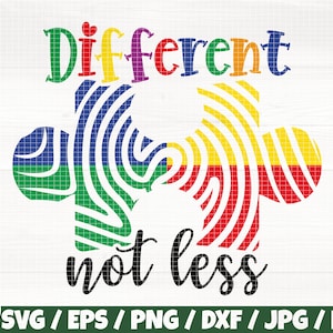 Könnte beinhalten: Ein Puzzle-Stück-Design mit den Worten "Different not less" in schwarzer Schrift. Das Puzzle-Stück besteht aus verschiedenen farbigen Streifen, darunter blau, grün, gelb, orange und rot.