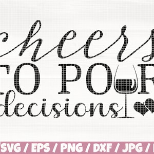 以下が含まれることがあります： 「cheers to poor decisions」というテキストと、ワイングラスと2つのハートが描かれた白黒のグラフィックデザインです。