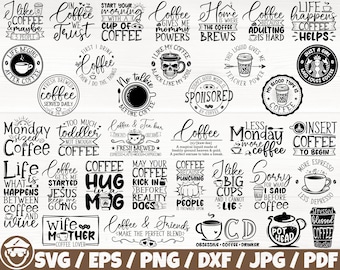 Könnte beinhalten: Eine Sammlung von 24 Schwarzweiß-SVG-Schnittdateien zum Thema Kaffee. Die Designs zeigen verschiedene Kaffee-bezogene Zitate und Illustrationen, wie z. B. "Das Leben passiert, Kaffee hilft", "Kaffee bringt mich in Schwung" und "Kaffee & Freunde - Machen Sie die perfekte Mischung".