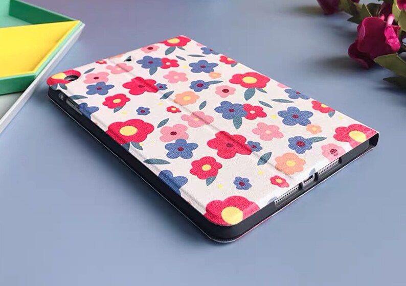 Floral Beige iPad Mini 5 iPad Air 3 iPad Pro 10.5 Pro 12.9 iPad Case 6th 5th gen iPad 2018 2019