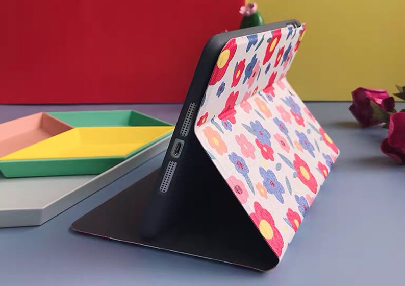 Floral Beige iPad Mini 5 iPad Air 3 iPad Pro 10.5 Pro 12.9 iPad Case 6th 5th gen iPad 2018 2019