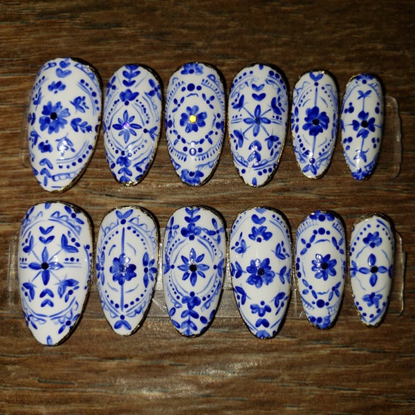 Blue and White Porcelain Tile Art Hand-painted Press-on Nails