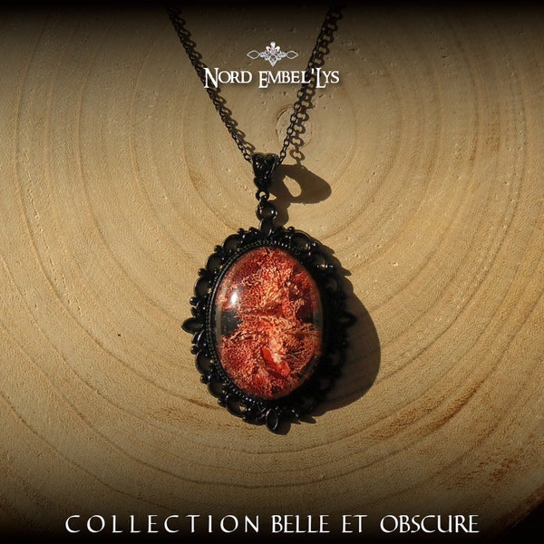 Collier pendentif gothique Noir et Rosé avec cabochon rose en résine époxy