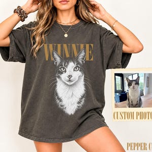 Anpassad kattfoto och namn T-shirt i komfortfärger, personlig kattporträtt-t-shirt, kattmamma-present
