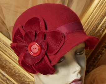 Red 1920's red cloche hat with flower, Downton Abbey, country chic, cozy hat