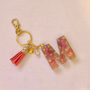 Gold Personalized Key Chain - Letter Keychain - Flower Resin initial - Personalized Gift - Keyring - Alphabet Keychain