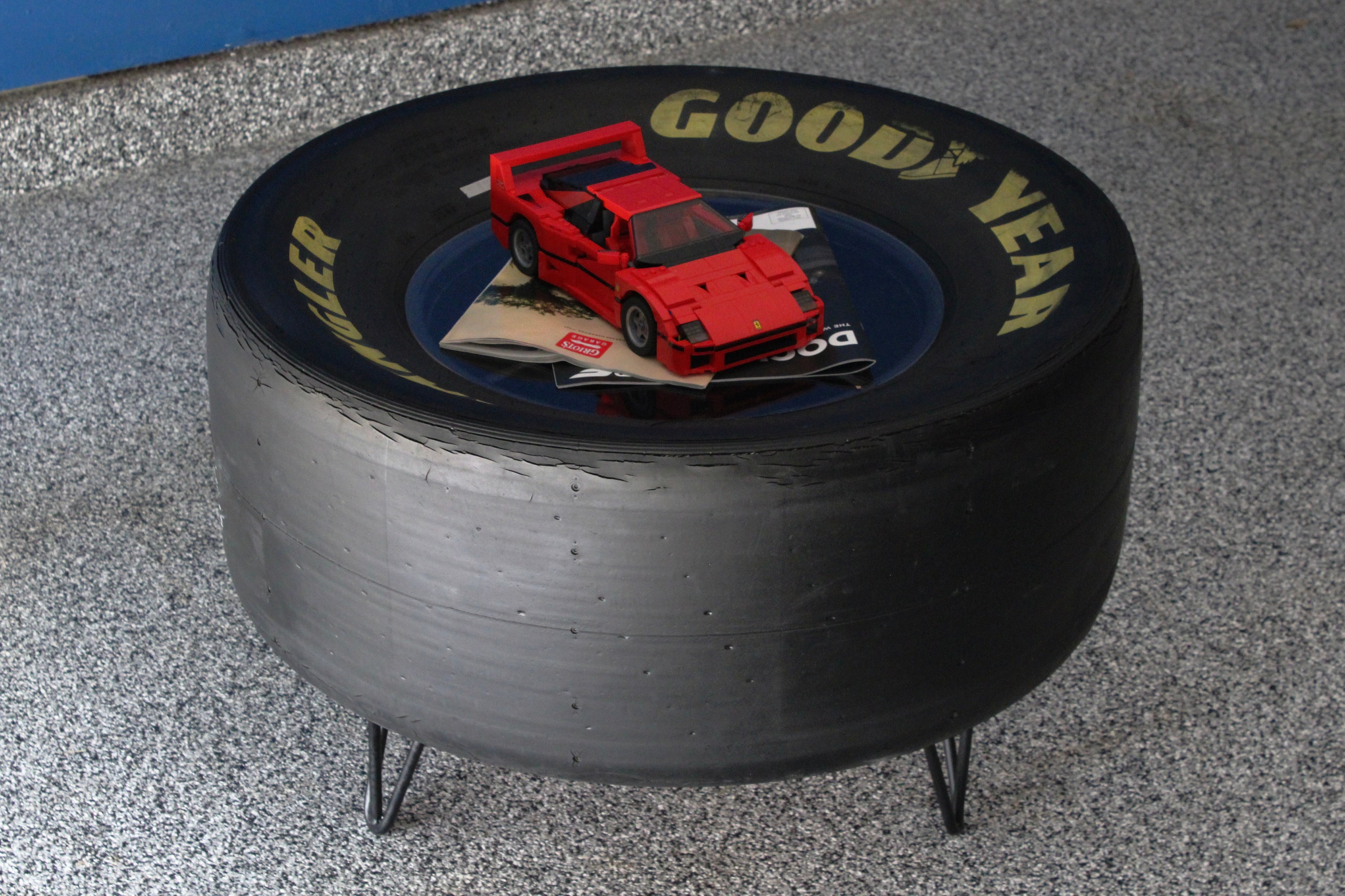 NASCARタイヤコーヒーテーブル：自動車ショップ家具＆レーシングホーム