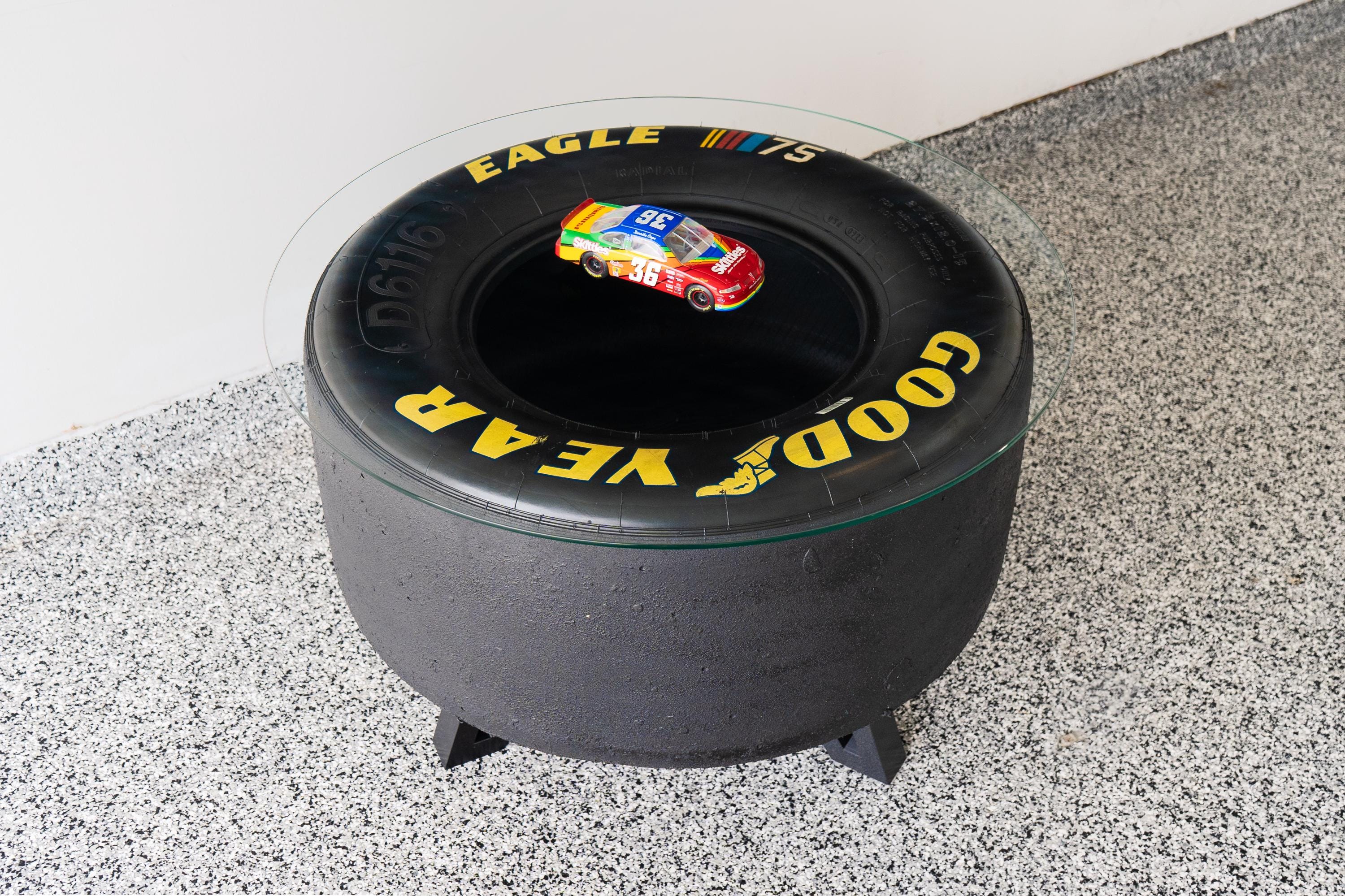 NASCAR 75周年記念タイヤコーヒーテーブル：自動車用家具＆レーシング