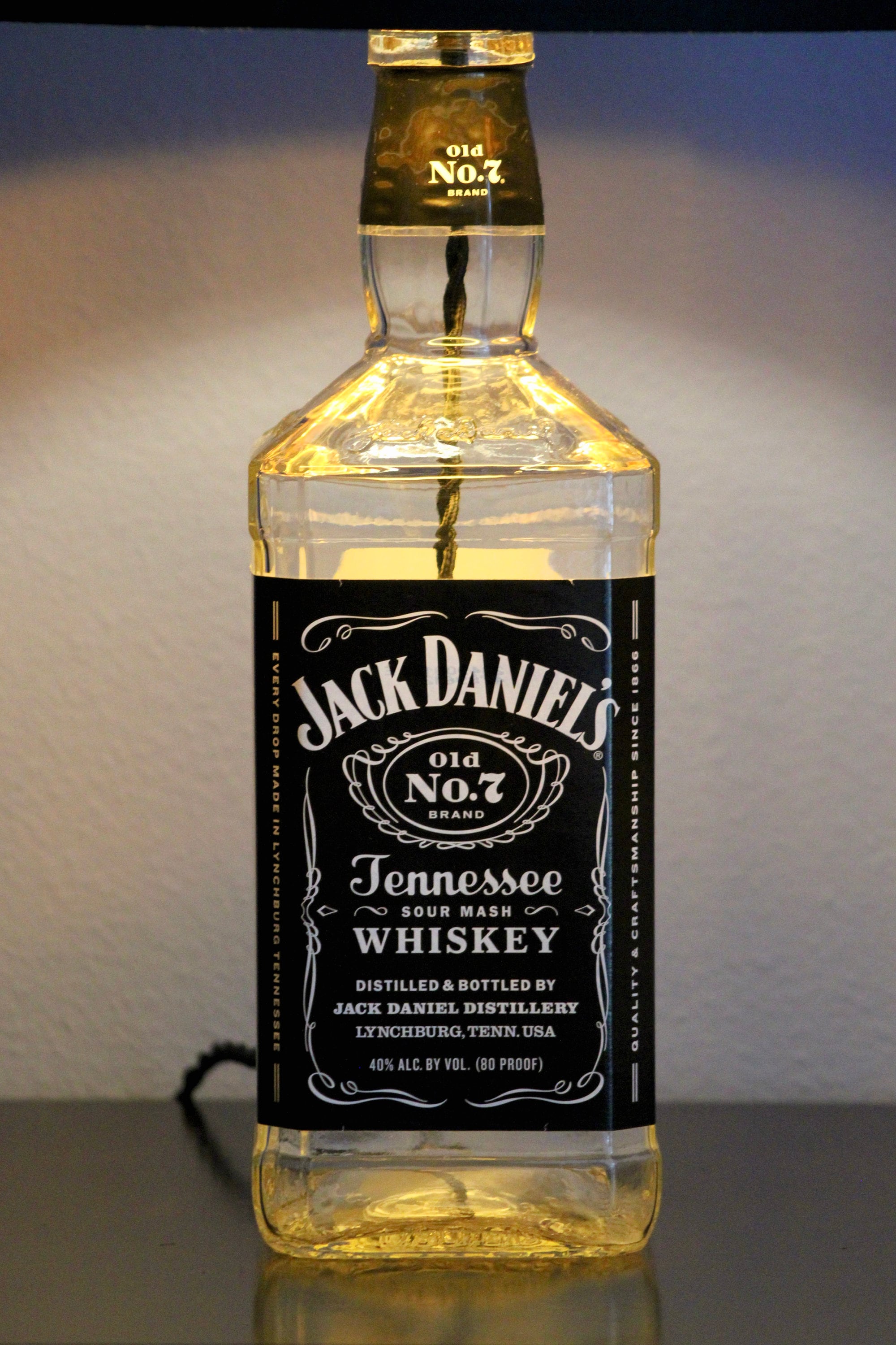 ジャックダニエルズランプ：ウイスキーバーの照明と酒瓶の装飾 - Etsy 日本