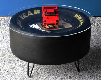 NASCARタイヤコーヒーテーブル：自動車ショップ家具＆レーシングホーム