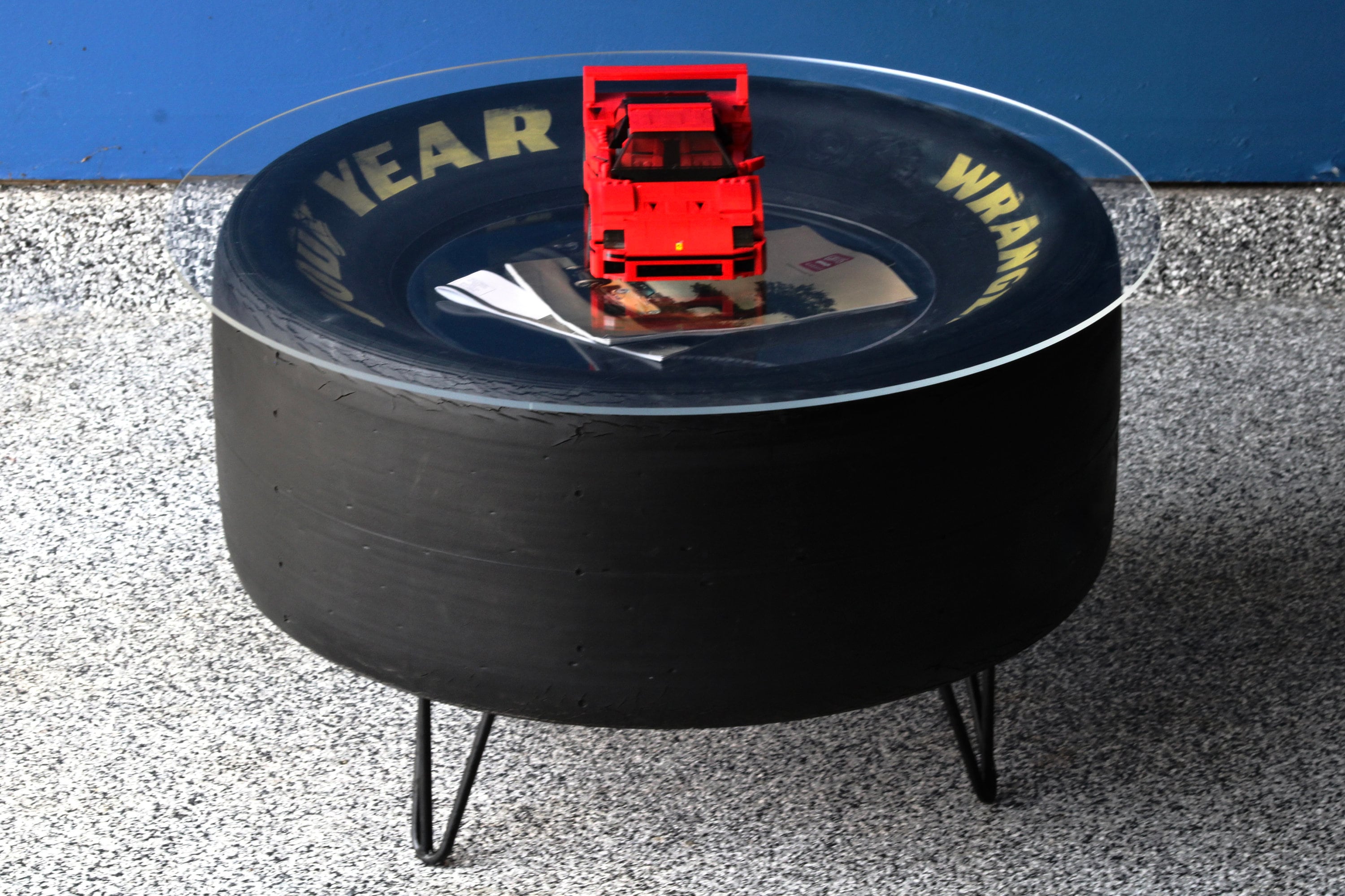 NASCARタイヤコーヒーテーブル：自動車ショップ家具＆レーシングホーム