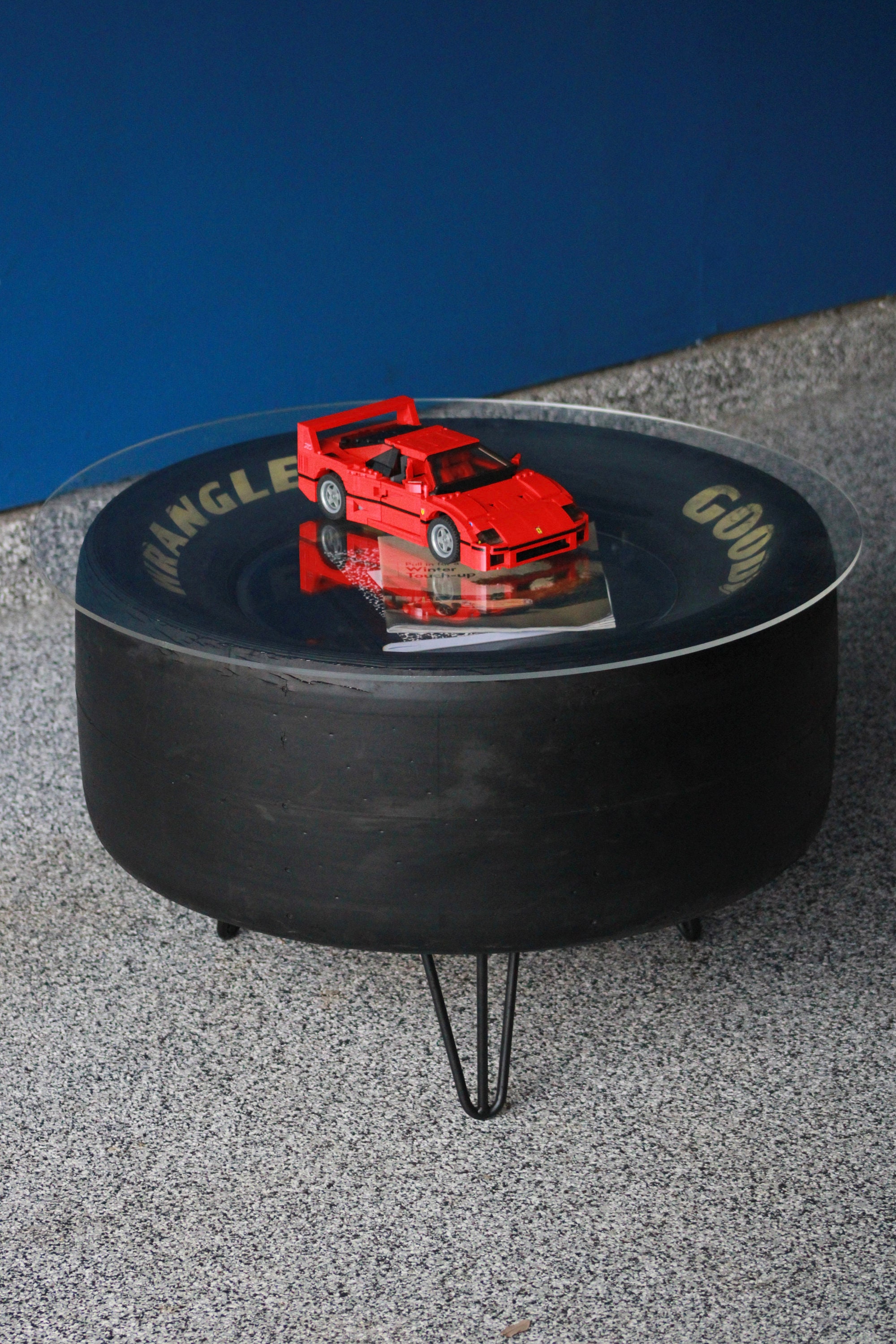 NASCARタイヤコーヒーテーブル：自動車ショップ家具＆レーシングホーム