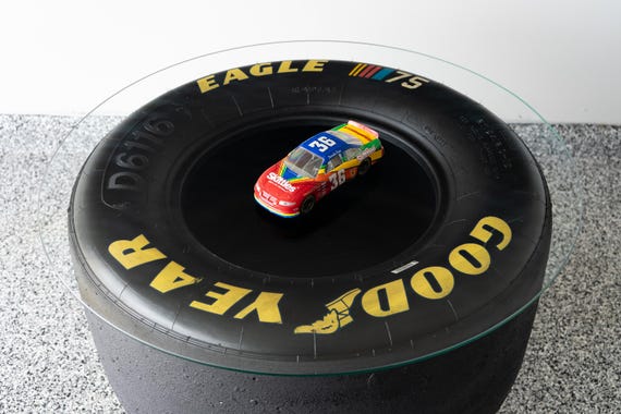 タイヤテーブルに最適 NASCARレーシングタイヤ&ホイール NASCAR 75周年記念タイヤコーヒーテーブル：自動車用家具＆レーシング