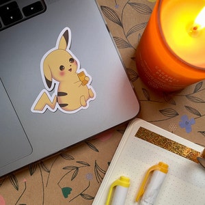 Naklejka Pokémon Pikachu Gra na Gameboyu | Matowa naklejka winylowa | Błyszcząca naklejka winylowa