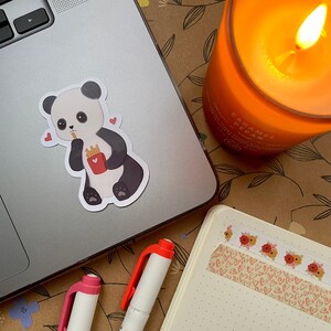 Panda Beer met Fries Vinyl Sticker | Matte vinylsticker | Glanzende vinylsticker
