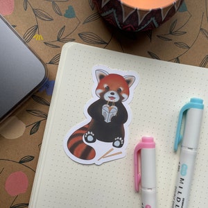 Noodle l'autocollant de panda rouge | Autocollant en vinyle animal mignon | Autocollant en vinyle mat | Brillant Vinyle Autocollant