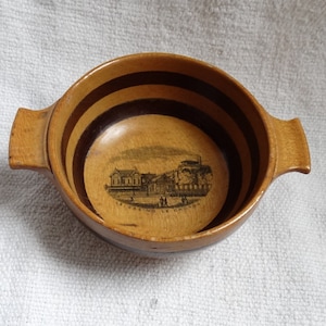 Antico treen quaich/Early C.20th Mauchline ware quaich/Souvenir de Le Casino Le Crotoy, Somme/Recipiente per bere in legno tornito/treen francese bicolore