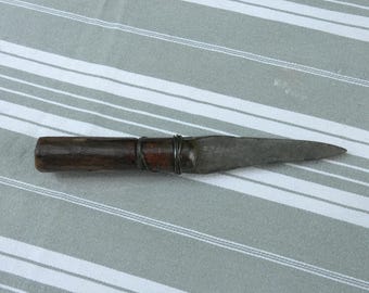 Antique whetstone/Pocket honing stone/Edged tool sharpening stone/Knife sharpener/Collectible gardening tool/Pierre à aiguiser/Art populaire
